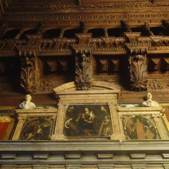 Palau de la Generalitat - Galería de la Sala Nova y puerta renacentista de tradición italiana que comunica la Sala Nova con el Salón de Reyes - Landmarks & Historical Buildings Near Me - Valencia, V