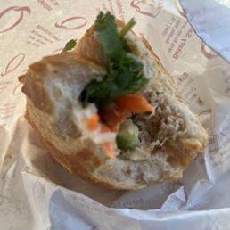 Shredded Chicken Sandwich / Bánh Mì Gà Xé