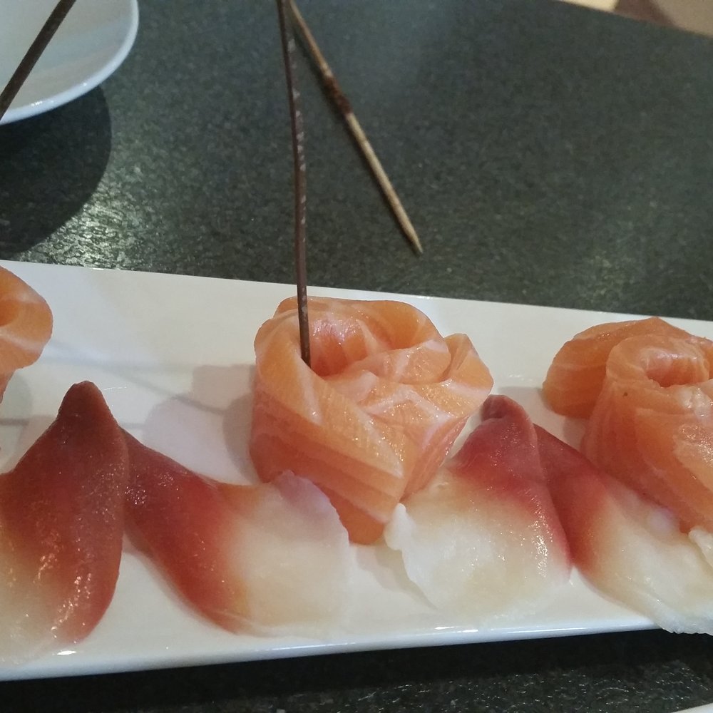 Moon Sushi - Salmon sashimi and surf Clclam. - Japanese Near Me - Mississauga, Ontario