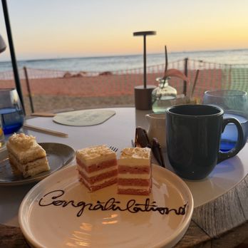 Hau Tree Bar - Local Flavor Near Me - Honolulu, Hawaii