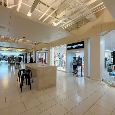 Riverwalk Outlets by null