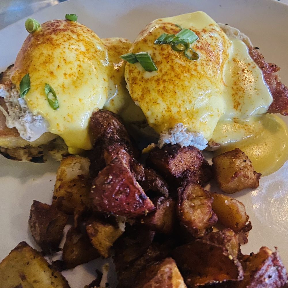 Eggs Benedict w/DELICIOUS THICK Slabs of ham!! Eggs Benedict w/DELICIOUS THICK Slabs of ham!!