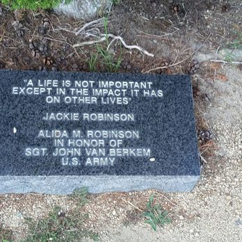 Veterans Memorial Park - Parks Near Me - Alameda, California