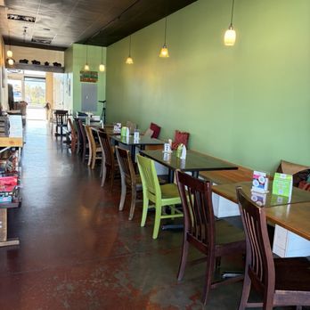 Bowls And Cheers Asian American Bistro - Inside dining - Asian Fusion Near Me - Syracuse, Utah