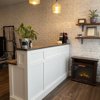 Pure Pilates - Cozy waiting area - Pilates Near Me - Merrick, New York Pure Pilates - Cozy waiting area - Pilates Near Me - Merrick, New York