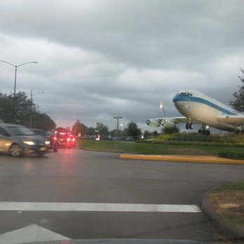 Lone Star Flight Museum - Loooooong line waiting to get to parking lot - Museums Near Me - Houston, Texas