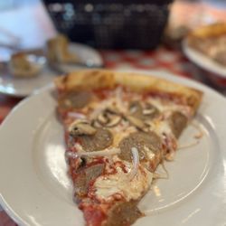 Yo Pauly's New York Pizza - Sausage, mushroom and onion pizza....mmmmm
