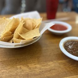 El Chaparro - Chips and salsa... the darker of the two was great!