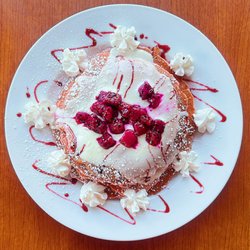 Hamil Brunch & Grill - Dragon fruit pancakes
