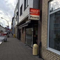 Pizzeria Logo - Lokalität von außen - 90er Charme.
