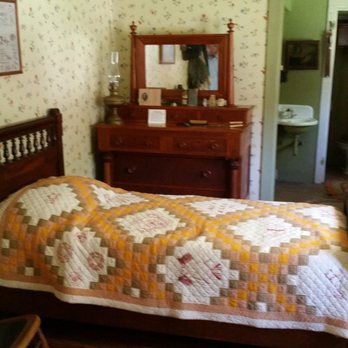 Bailey House - The Bailey House bedroom - Landmarks & Historical Buildings Near Me - Whittier, California