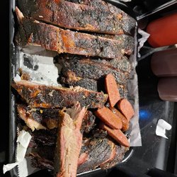 Daddy B’s - Full rack of ribs and a hot link