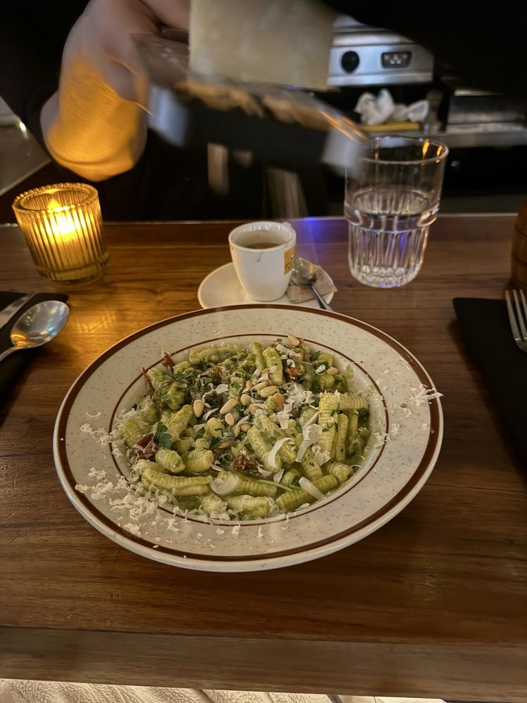 Dinette Marcella