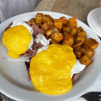 Fratelli Cafe - Norwegian benedict - Coffee & Tea Near Me - Los Angeles, California