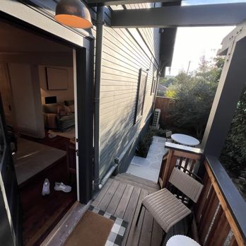 The Craft House Inn - Patio/entrance - Bed & Breakfast Near Me - Santa Barbara, California