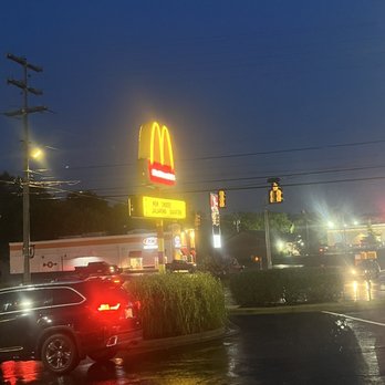 McDonald's - Street sign - Burgers Near Me - White House, Tennessee