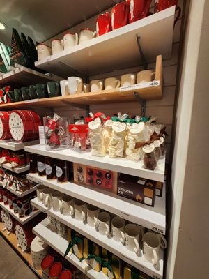 Crate & Barrel by null