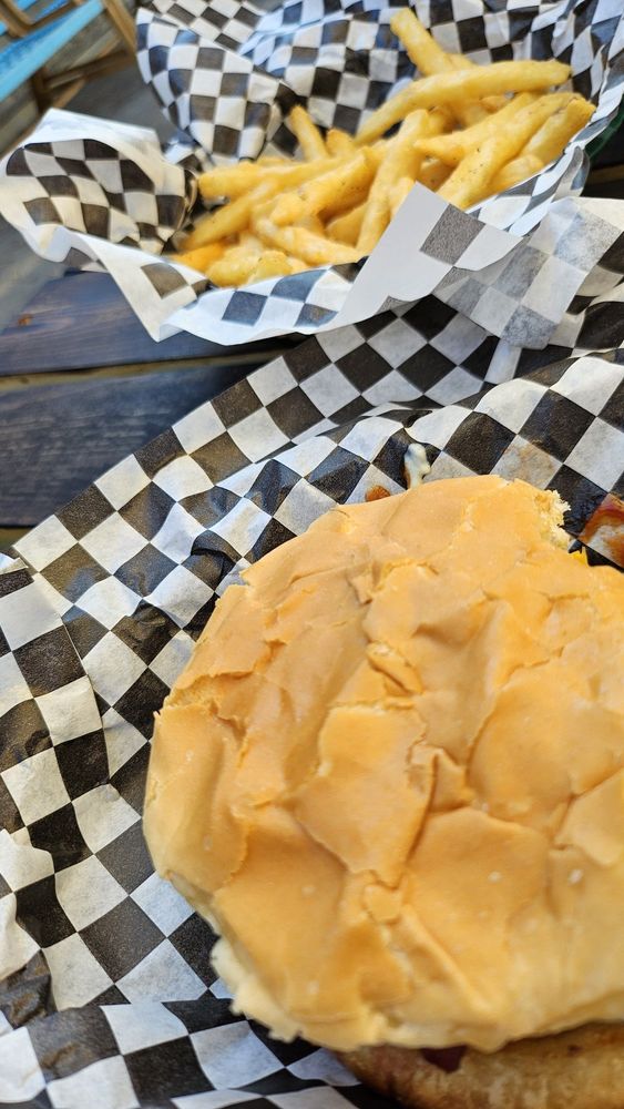 Pine Shack Frosty Logo
