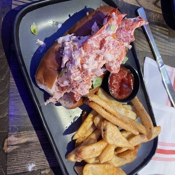 The Tipsy Toboggan - Lobster roll - American Near Me - Fall River, Massachusetts The Tipsy Toboggan - Lobster roll - American Near Me - Fall River, Massachusetts