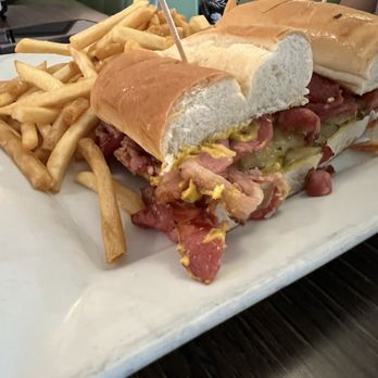 Toasted Bun - Pastrami Sandwich - Breakfast & Brunch Near Me - Glendale, California Toasted Bun - Pastrami Sandwich - Breakfast & Brunch Near Me - Glendale, California