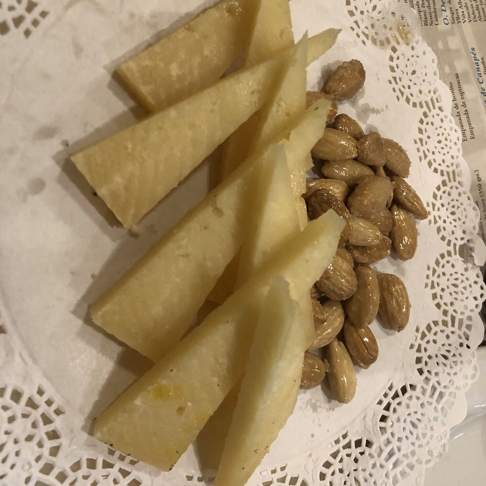 Bodegas Castañeda - Cheese platter - Spanish Near Me - Granada, GR Bodegas Castañeda - Cheese platter - Spanish Near Me - Granada, GR