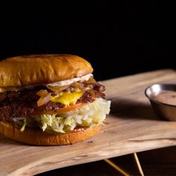 Flats Burgers - 10 Hunnids Burger; American Classic Smashburger
