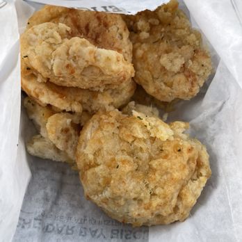 Red Lobster - Cheddar biscuits not done. - Seafood Near Me - Southaven, Mississippi