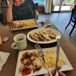 Celebrity Bakery & Cafe - This is what we had, alcohol filled banana foster and plain food. The owner refused to give the $500 back. He shouldn't be in business.