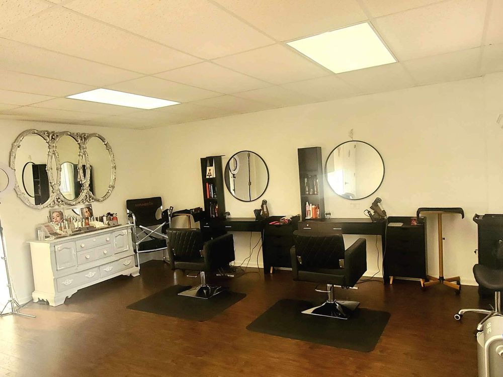Revive Hair & Beauty Logo
