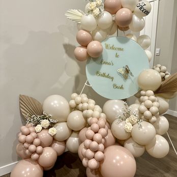 Accent Events - Welcome sign with balloons for birthday. - Party & Event Planning Near Me