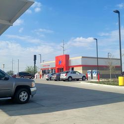 Murphy USA - Spacious parking and well planned