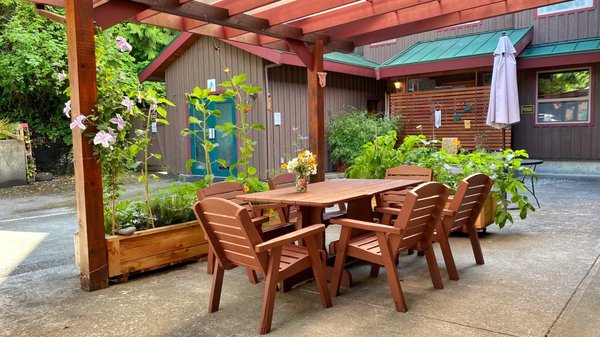 Tofino Hostel / HI Whalers On The Point Guesthouse by null