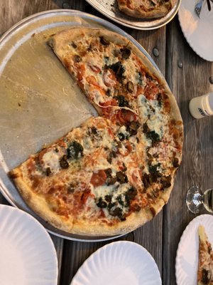 Junior's Pizza by null