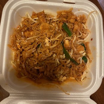Salween Thai - Tofu Pad Thai - Thai Near Me - Omaha, Nebraska