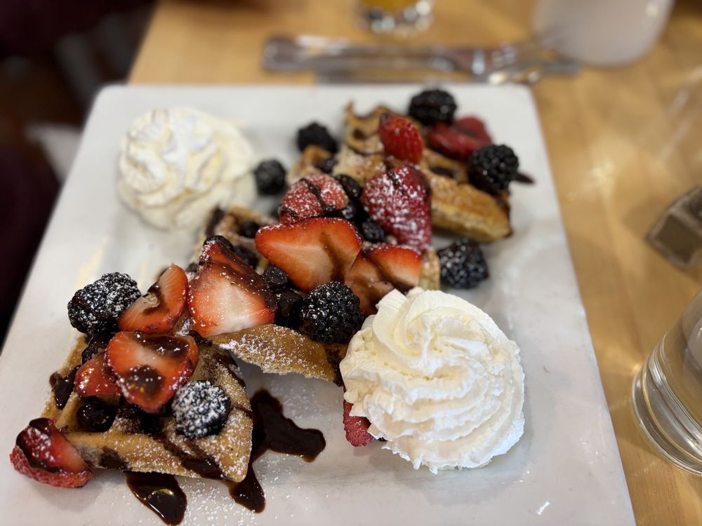 Food from Ovo Frito Cafe