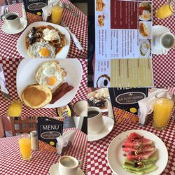 La Postrería de Luz - Deliciosos desayunos dede las 7:00 am. y si no está en la carta con gusto lo preparamos al momento.