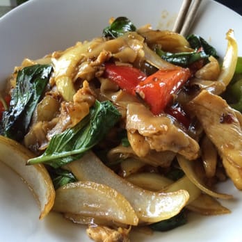 Nudi - pad kee mao w/chicken ($9) - Asian Fusion Near Me - Portland, Oregon