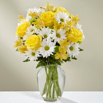Montville Florist - Sunny Sentiments are a sunny way to say hello. - Florists Near Me - Uncasville, Connecticut Montville Florist - Sunny Sentiments are a sunny way to say hello. - Florists Near Me - Uncasville, Connecticut