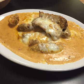 Steve's Pizza West - REALLY bad "sausage parmigiana" btw that's supposed to be pink sauce! Frozen sausage thrown in the microwave! - Pizza Near Me - Miami, Florida