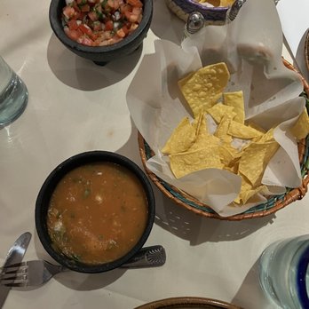 Guillermo's Restaurante - Chips and salsa - Mexican Near Me - Palm Desert, California Guillermo's Restaurante - Chips and salsa - Mexican Near Me - Palm Desert, California