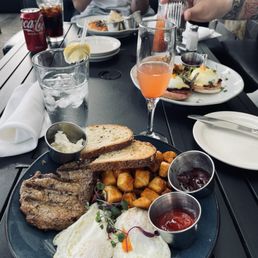 Steak and eggs, Eggs Benedict, omelette