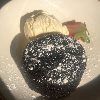 Yard House - Chocolate Lava Cake - New American Near Me - Atlanta, Georgia Yard House - Chocolate Lava Cake - New American Near Me - Atlanta, Georgia