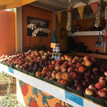 Mamy's Fruits Stand - peaches and apples - Street Vendors Near Me - Gilroy, California Mamy's Fruits Stand - peaches and apples - Street Vendors Near Me - Gilroy, California