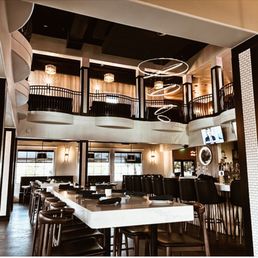 JUNIOR RESTAURANT & LOUNGE - Updated January 2025 - 683 Photos & 372 ...