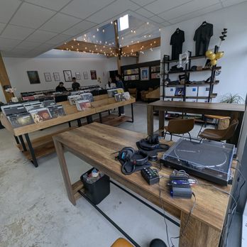 Dead Wax Record HMB - Vinyl Records Near Me - Half Moon Bay, California Dead Wax Record HMB - Vinyl Records Near Me - Half Moon Bay, California