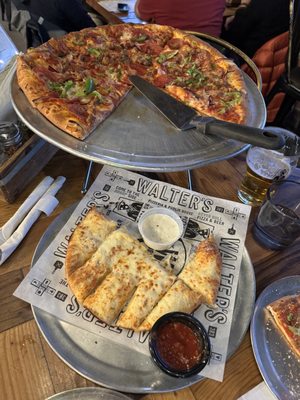 Walter's 303 Pizzeria & Publik House by null