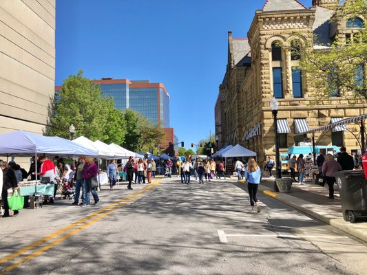 YLNI Farmers Market by null