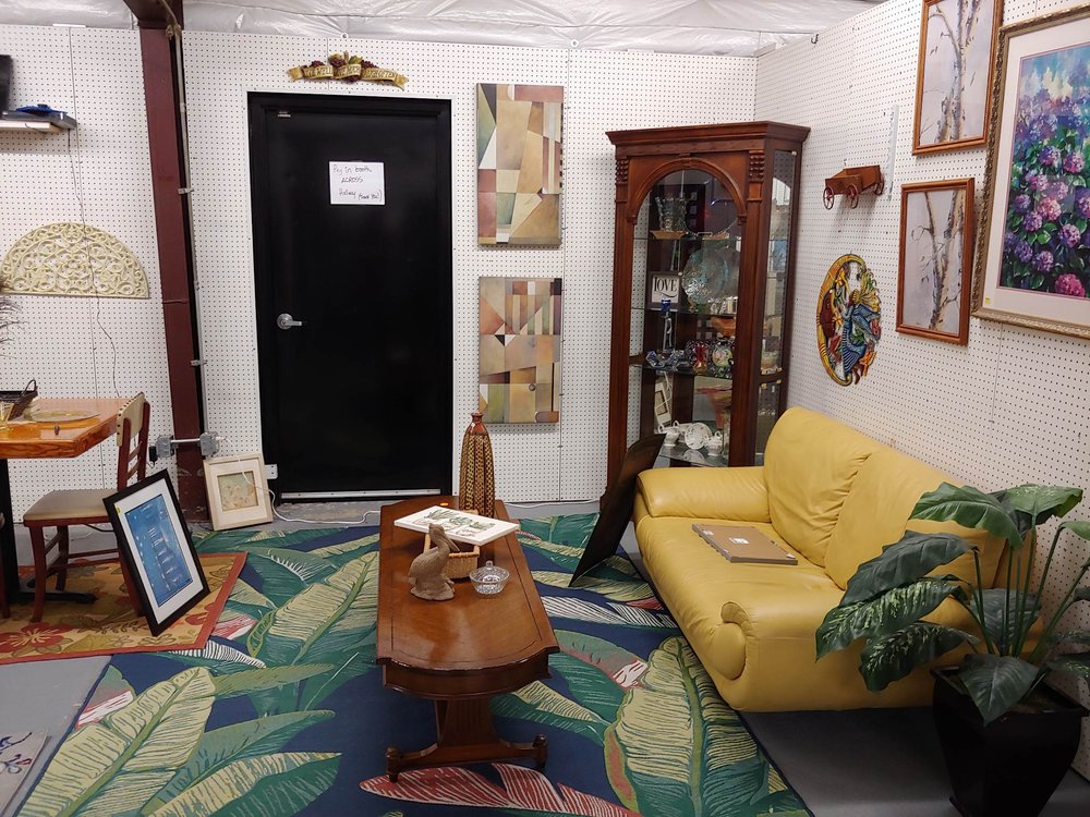 TREASURE TROVE ANTIQUES & COLLECTABLES, Wilmington, Ohio - 7763 OH-73 ...