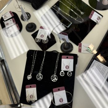 Global Gifts - Gift Shops Near Me - Indianapolis, Indiana Global Gifts - Gift Shops Near Me - Indianapolis, Indiana