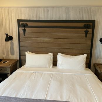 Hotel 1868 - Nice bed. Held up well.... Tehehe - Hotels Near Me - Cambridge, Massachusetts